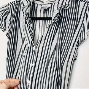 LIKE NEW WOMEN’S STRIPED BLOUSE